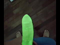 EU TESTEI A CAMISINHA DE NEON - OLHA COMO BRILHA NO ESCURO gay rub-down sex videos asian