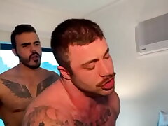 O Blessed Levou dois Paus no Rabo meu e do Pauzudo sex videos asian boy gay