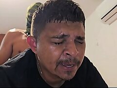 MECANICO PAGOU DIVIDA COM O SEU CU, FOI ARREGAÇADO POR TRÊS DOTADOS. gay asian sex videos asian gay site