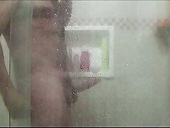 Gente! Meu tio está hospedado aqui e olha o que filmei ele fazendo! asian dads gay sex videos