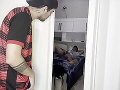 OS MANO FORAM ASSISTIR O JOGO E O CLIMA ESQUENTOU DEPOIS QUE O FLAMENGO GANHOU COM MUITO TROCA TROCA E LEITADA (TEASER) asian gay webseries sex videos