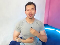 Ranchero se folla a pelo joven twink citadino en los corrales del rancho! Relato bodily asian hunks gay copulation videos